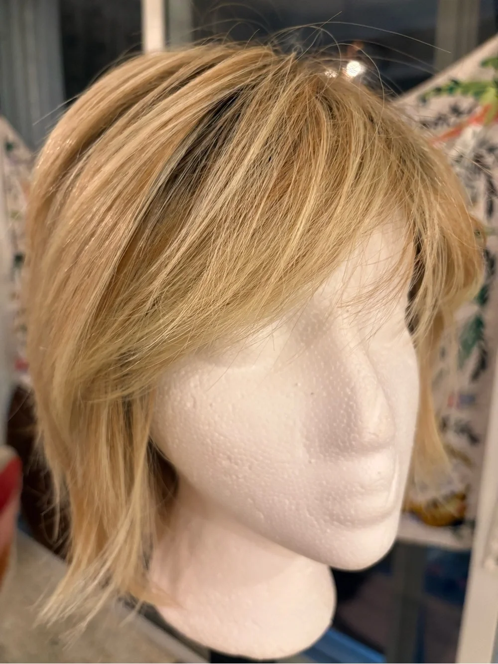TONI BRATTIN FASHION FLAIR Short Shag Heat Friendly Synthetic Wig! Blonde Rooted - Picture 4 of 12